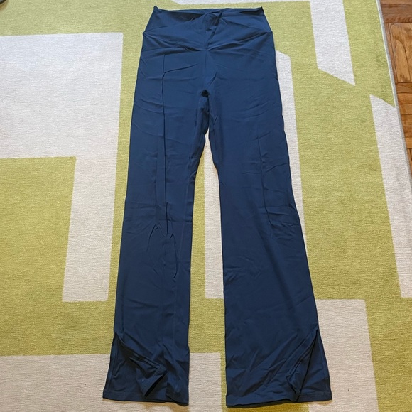 Vitality/Balance Athletica Cloud Flare Pant In Navy, Size XXL. Sold out online! - Picture 3 of 7